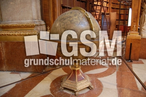 Nationalbibliothek_Prunksaal_23_Erdglobus_1693_2.JPG